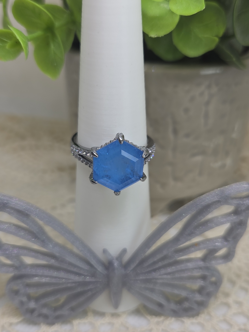 BP Hexagon Ocean Blue Quartz Ring On Hematite Plating